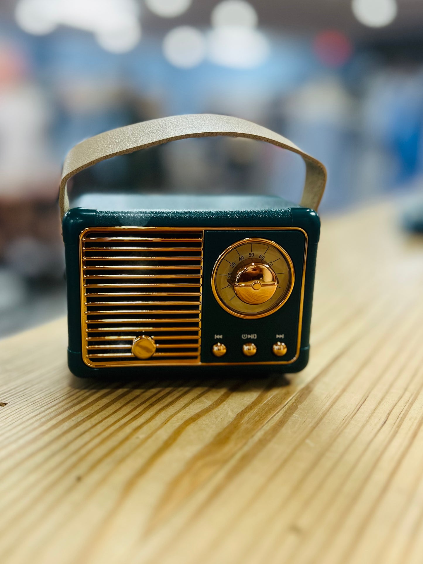 Retro Mini Wireless Bluetooth Speaker in Green